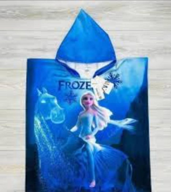 CAPE-DE-PLAGE-CAPUCHE-ENFANT-REINE-DES-NEIGES-BLEU